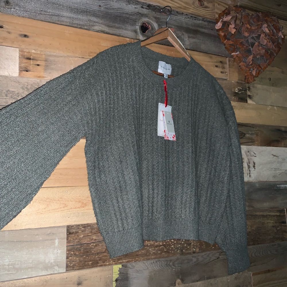 Pink Rose sage green soft sweater. Size Lg. - Picture 2 of 7